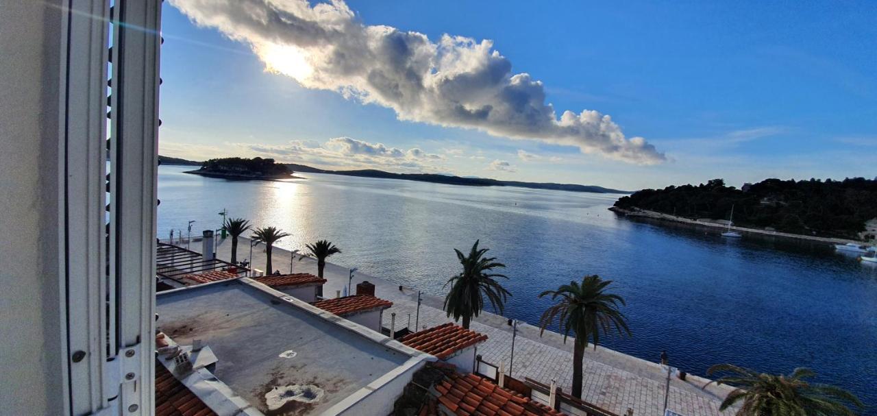 Apartments - 3 A Beautiful Apartment With A Sea View Hvar Town Extérieur photo