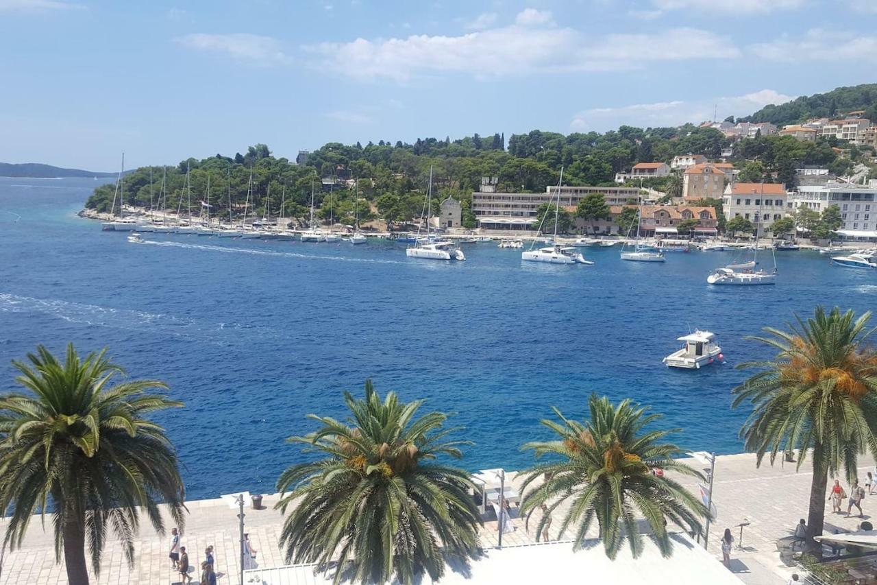 Apartments - 3 A Beautiful Apartment With A Sea View Hvar Town Extérieur photo